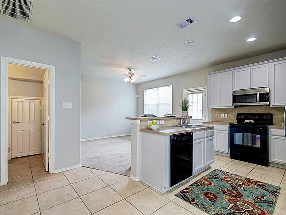 3rd image of 7 Wickerdale Pl