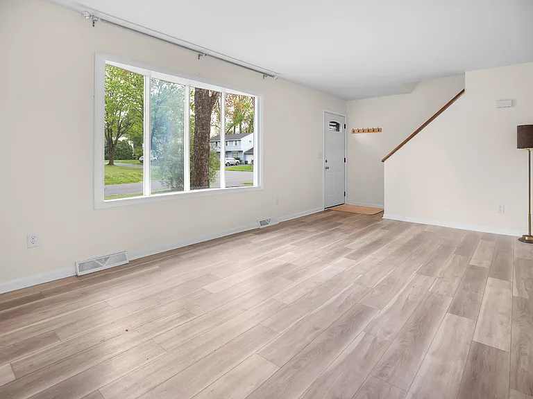 114 E Poplar Dr #B — Photo 7