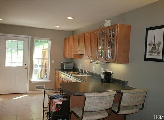 4th image of 280 Pinebrook Dr