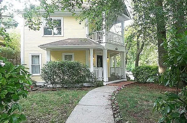 3 bed, 2.5 bath, 2044 sqft, $4,400 — Photo 3