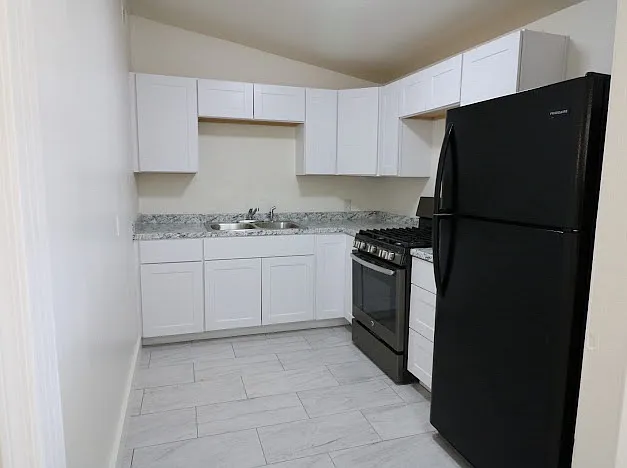 3 bed, 1000 sqft, $1,450 — Photo 3