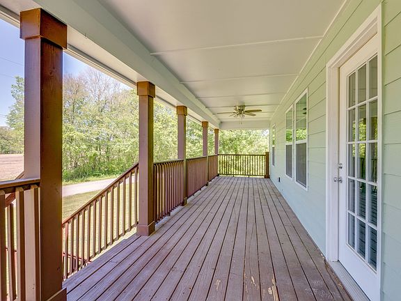 4th image of 1156 Lakeside Dr
