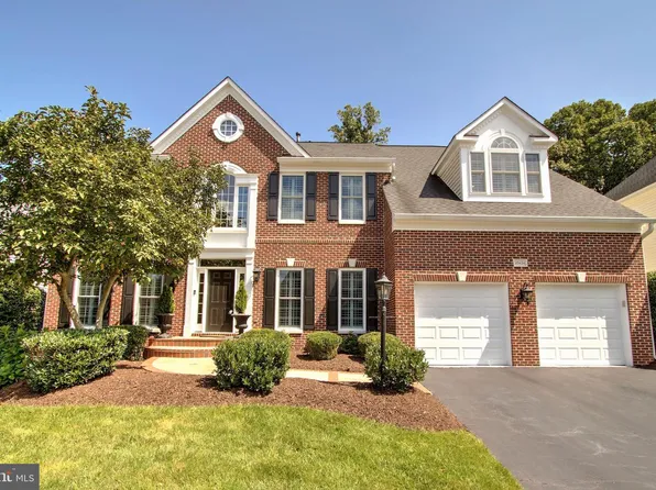 20434 Cliftons Point St, Sterling, VA 20165