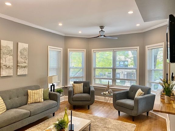 3rd image of 6040 N Kenmore Ave #1