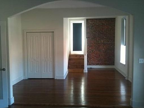 2nd image of 105 Main St SE