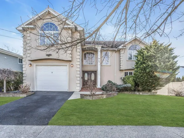 4 Laurette Lane, Freeport, NY 11520