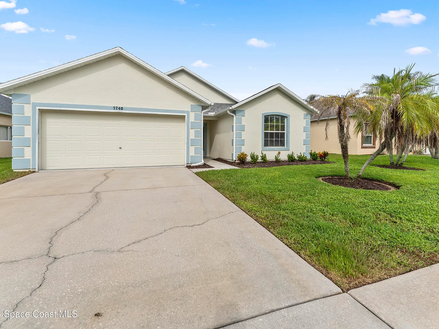 3 bed, 2.0 bath, 1398 sqft, $2,300 — Photo 2