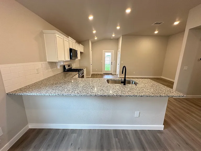 10403 Ruse St — Photo 6