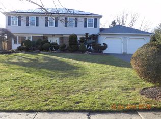 29 Betsy Ross Dr, Freehold, NJ 07728