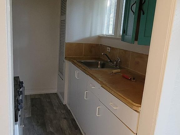 4th image of 1030 N Raymond Ave APT 9