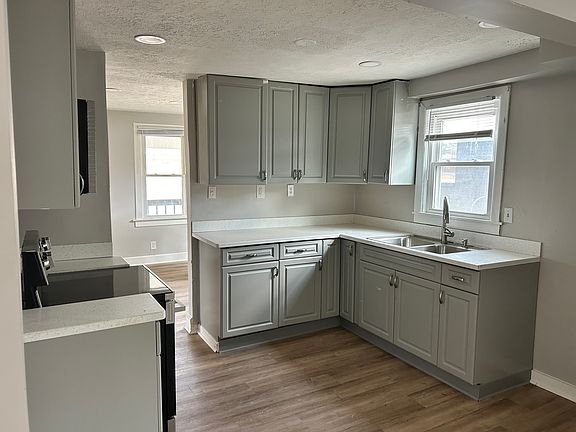 3rd image of 1102 Palmetto Ave