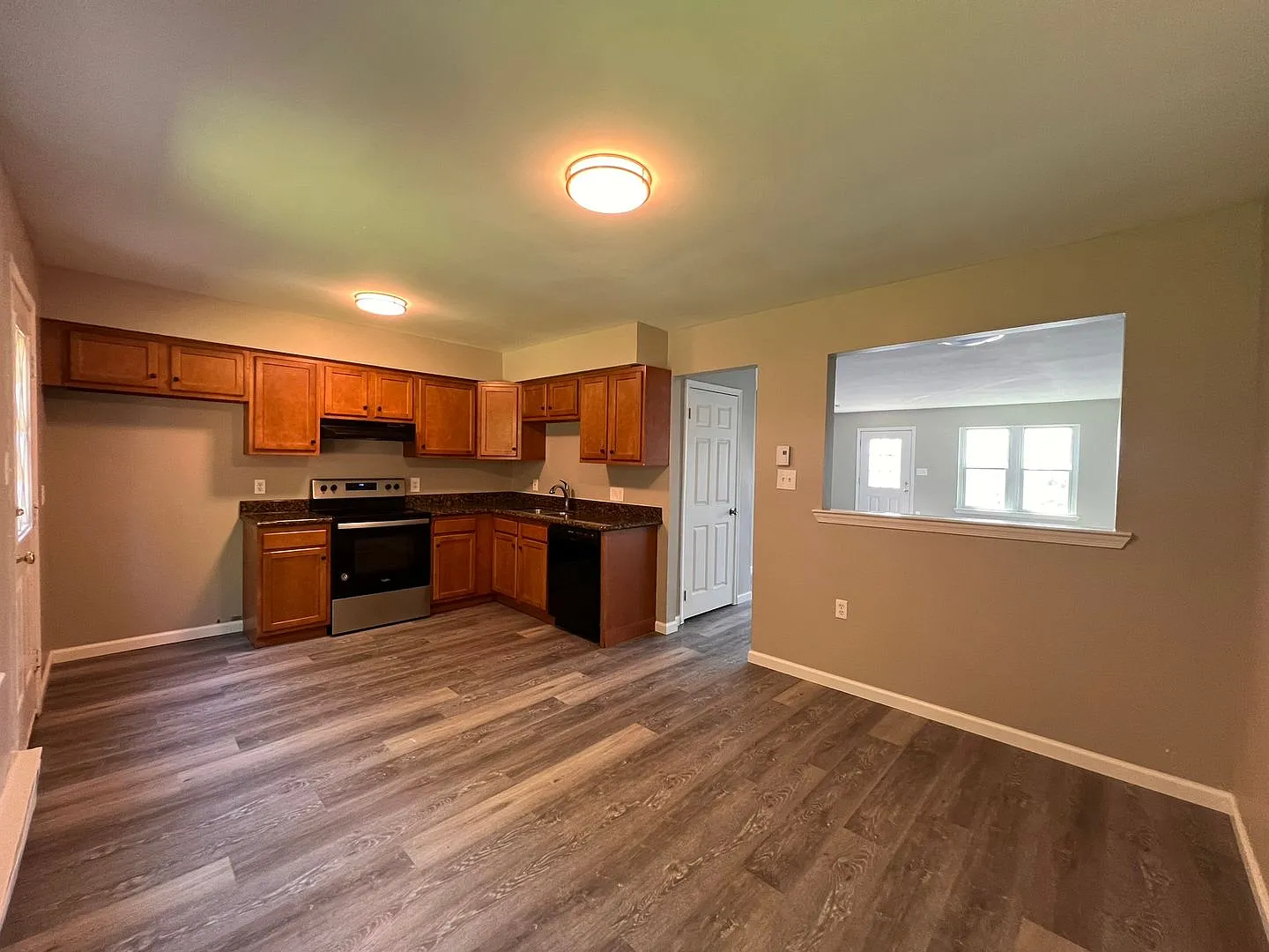 Available Immediately! End Unit 3br Townhome Near Emmaus! — Photo 2