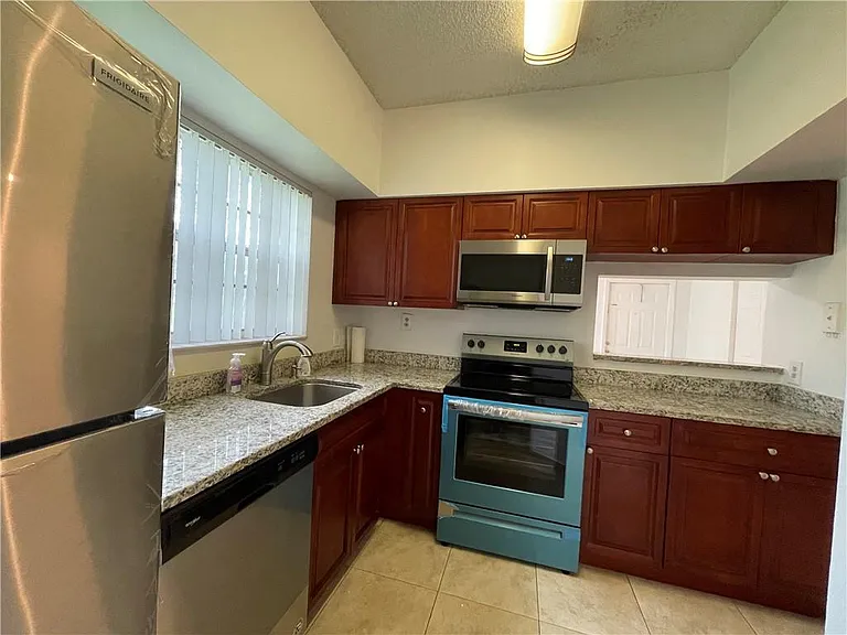 640 Cypress Club Way #J12 — Photo 8