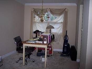 4th image of 704 Prince Edward Dr