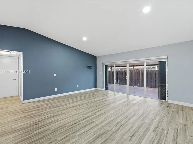 11601 SW 123rd Ave — Photo 14