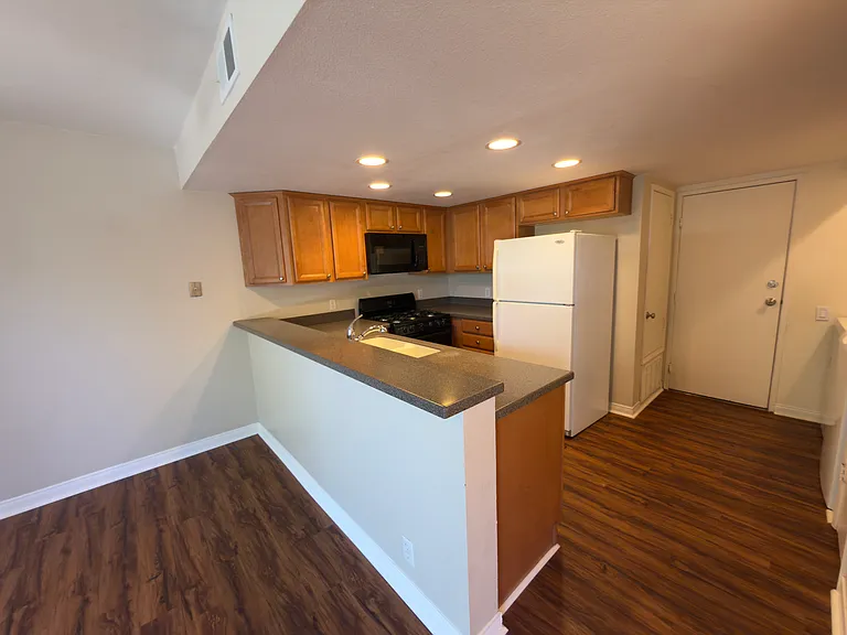 3655 Constellation Rd — Photo 9