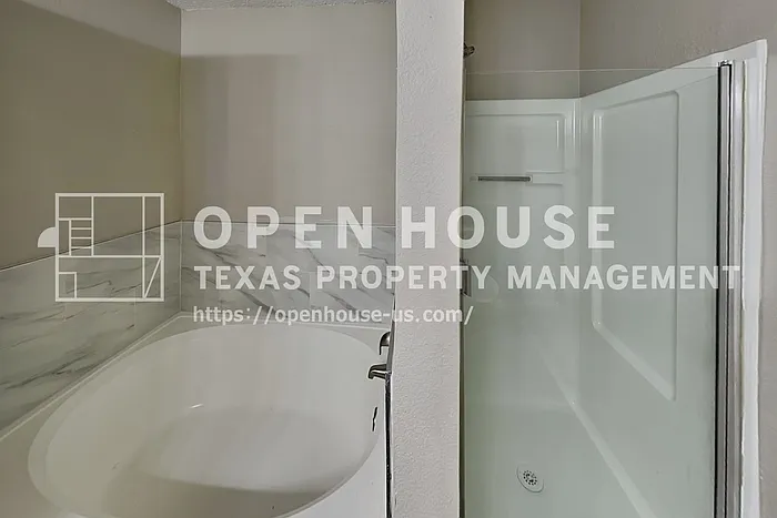 4900 Parkview Hills Ln — Photo 9