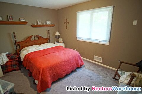 4th image of 215 Glenmoor Ln