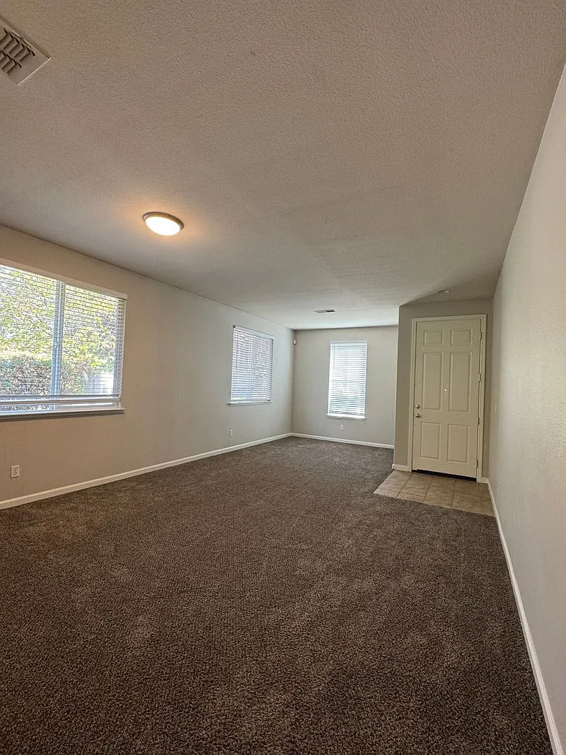 Beautiful 3-Bedroom, 2-Bath Single-Story Home for Rent in Rancho Cordova — Photo 2