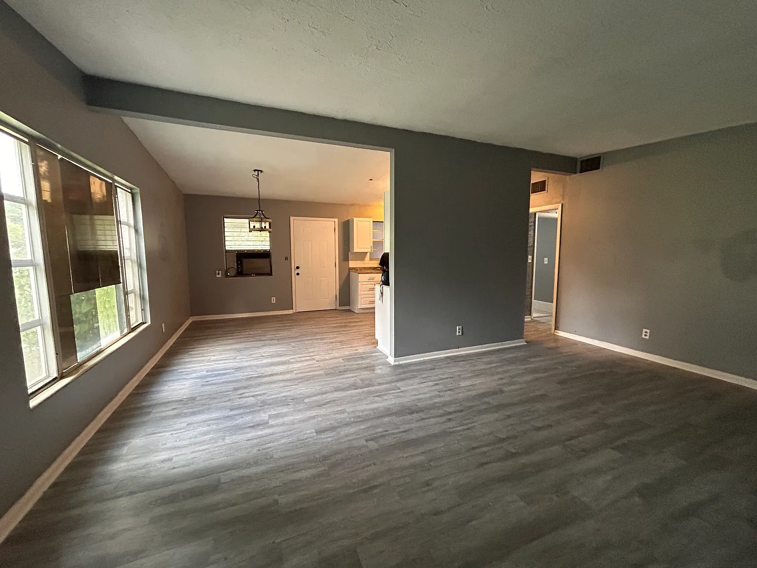 4 bed, 1215 sqft, $1,795 — Photo 4