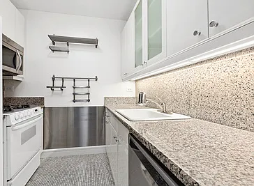 200 Riverside Blvd #308 — Photo 4