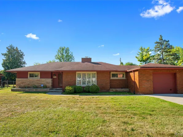 17863 Bonstelle Ave, Southfield, MI 48075