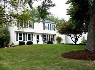 2 Bridgeport Ln, Geneva, IL 60134