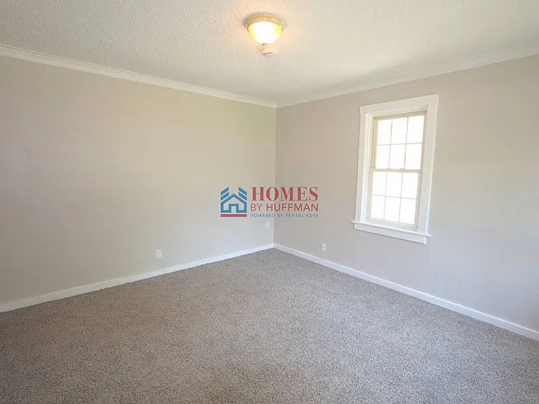 1713 Hawthorne Ave — Photo 6