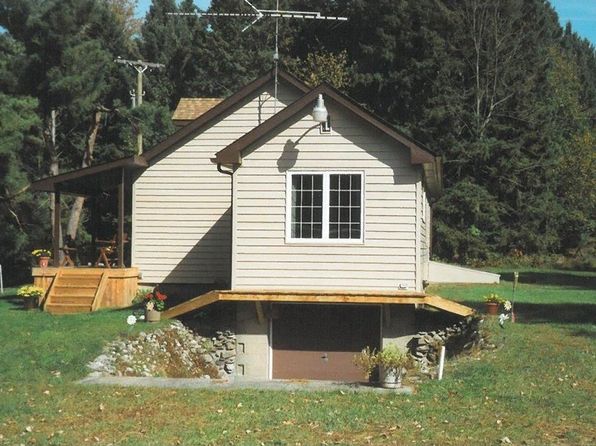 5133 Howard Lake Rd, Leonard, MI 48367