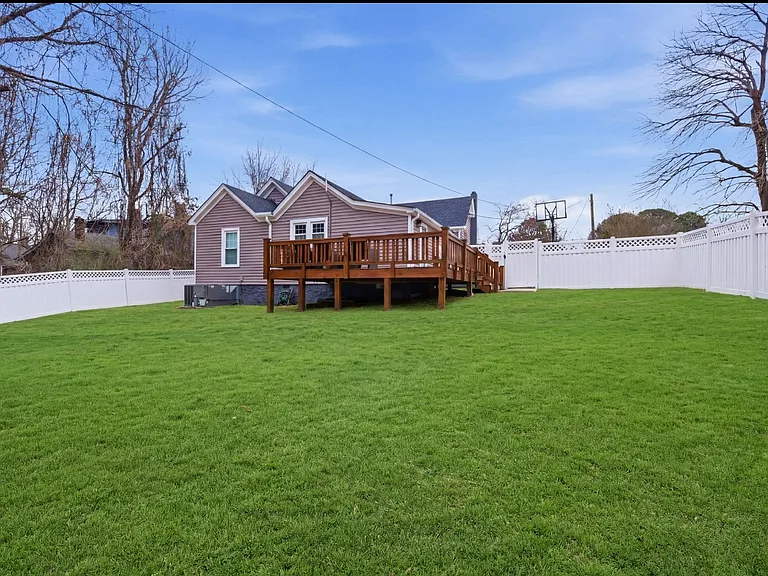 1716 Chapel Hill Rd — Photo 40