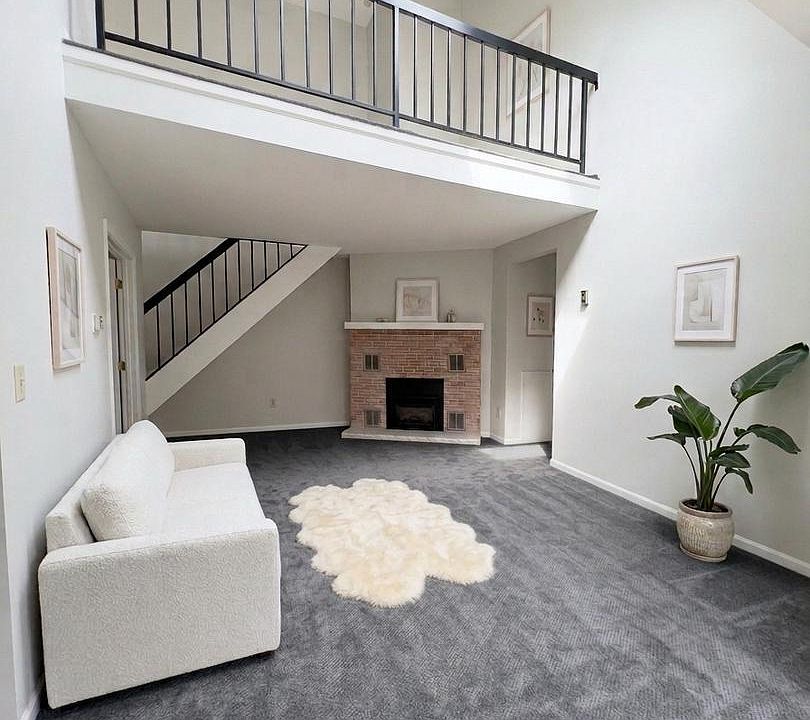 1st image of 633 Washington Pl #33