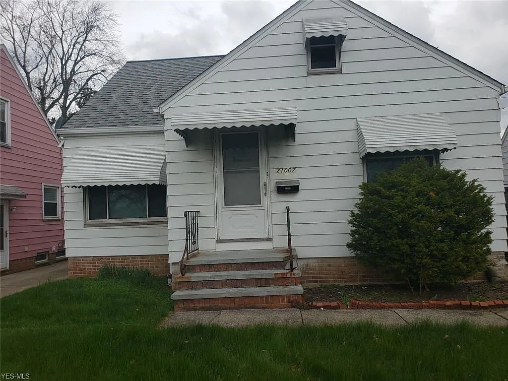 21007 Libby Rd photo 1