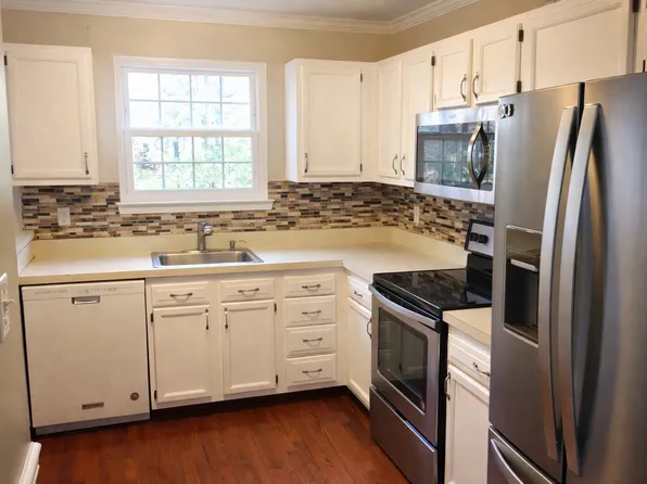 7906 Allegri Ct, Pasadena, MD 21122