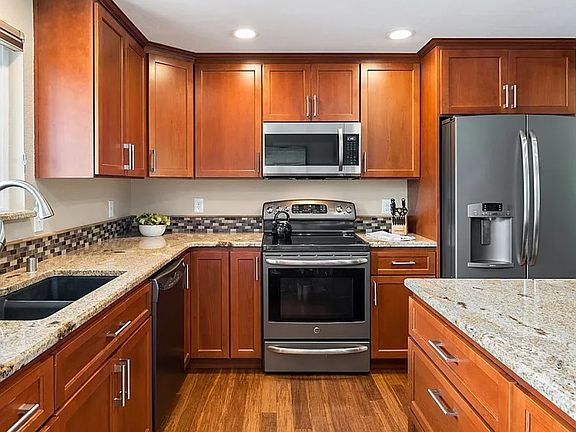 5th image of 5720 159th St SW
