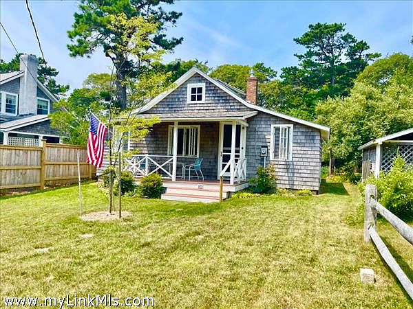 A welcoming covered porch