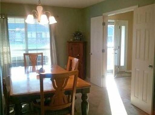 4th image of 15384 Camelot Dr