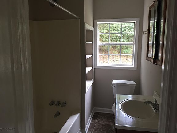 3rd image of 31 Hill St