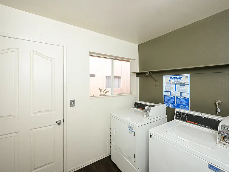 Crown Ridge Apartments — Photo 9