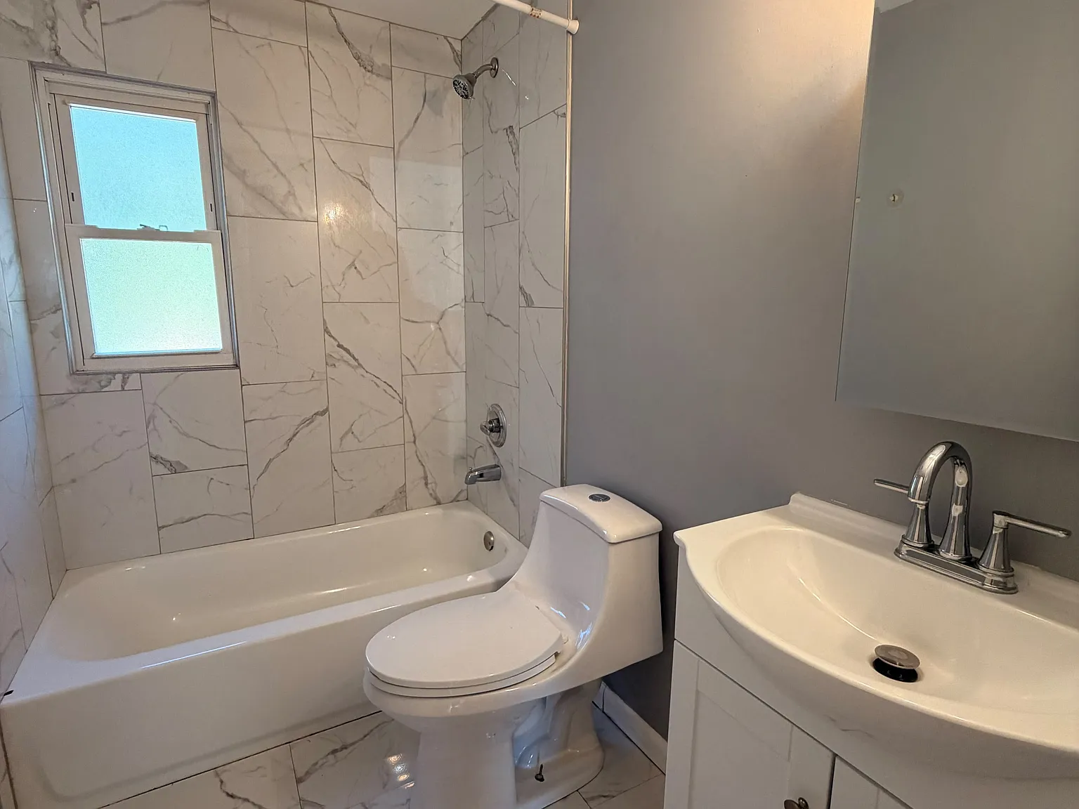 3 bed, $1,950 — Photo 2