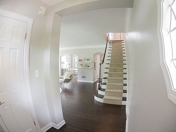 2nd image of 530 S Belmont Ave