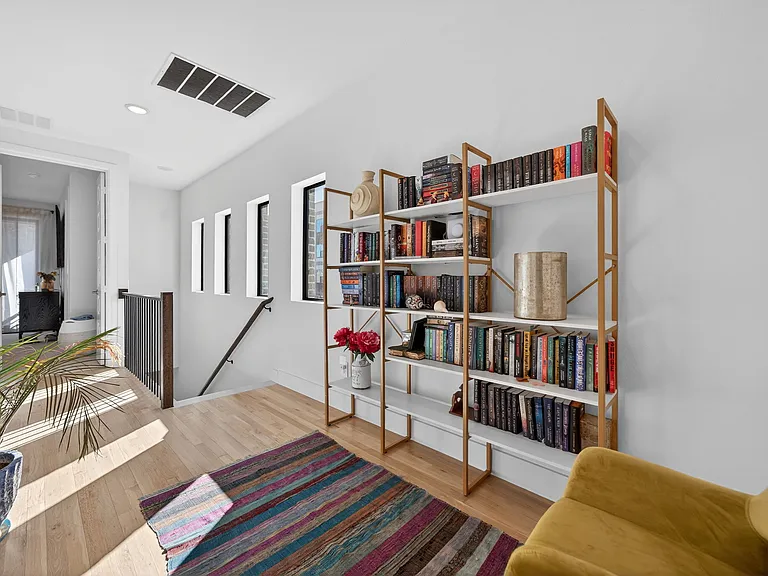4933 Broadway Dr — Photo 13