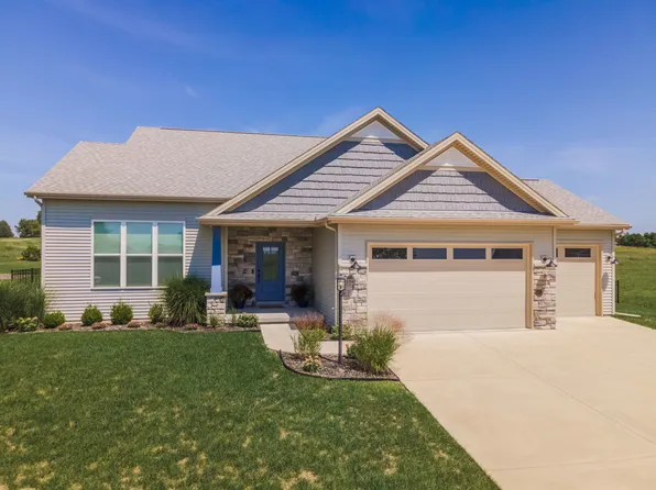 3405 Carrington Ln, Bloomington, IL 61705