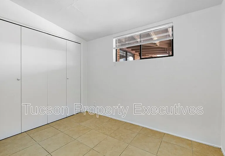 1662 N Beverly Ave — Photo 19