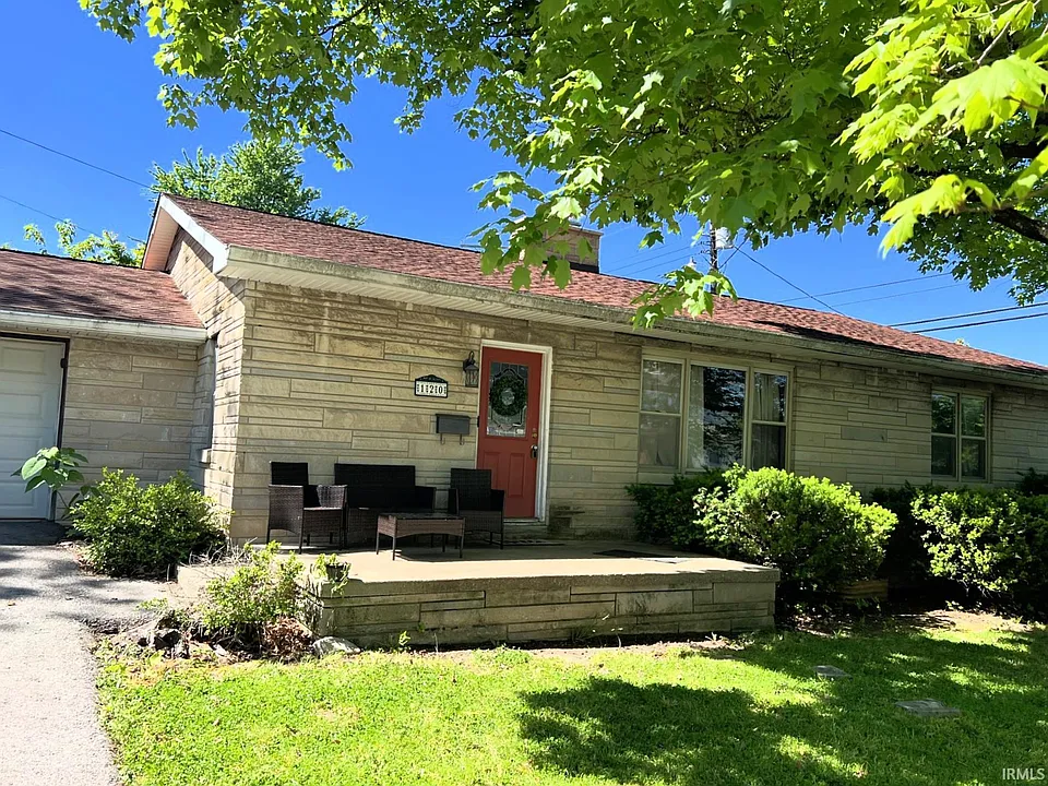 120 E Dixie St