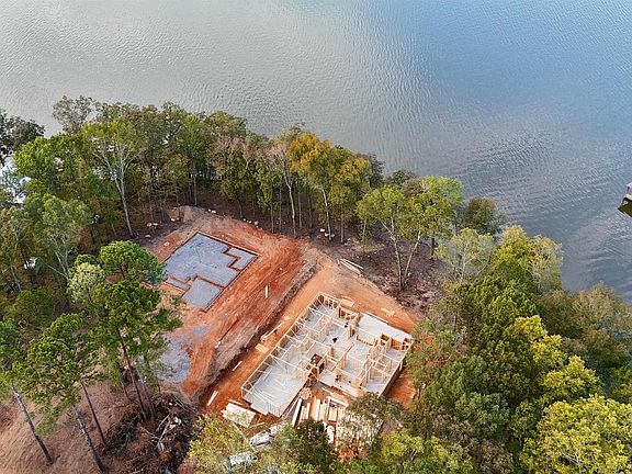 3rd image of 785 Blue River Dr