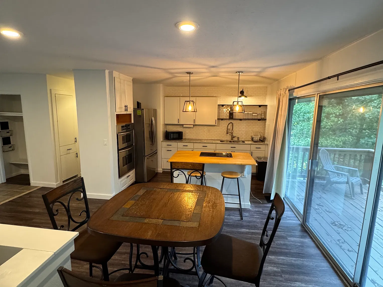 3 bed, 1100 sqft, $2,200 — Photo 2