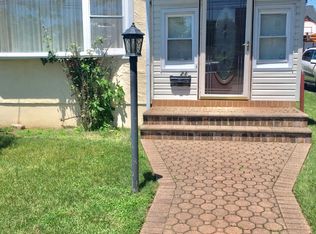 21 Stanton Blvd, Uniondale, NY 11553