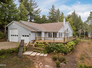 590 NW Terrace St, Waldport, OR 97394