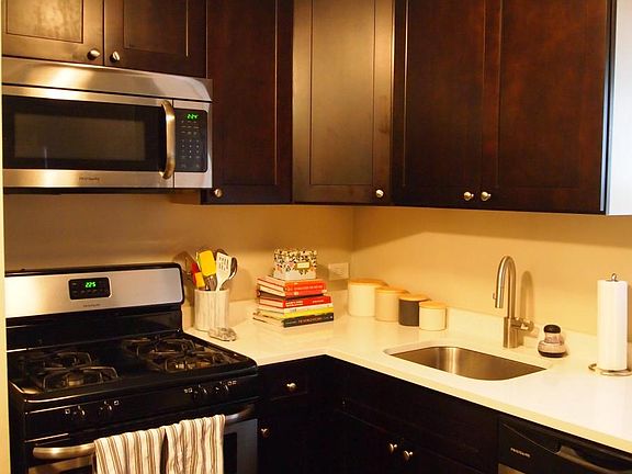5th image of 3303 N Southport Ave APT 1R