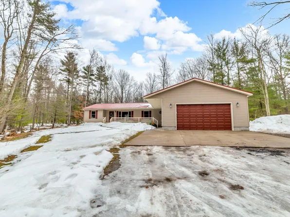 2216 N Jebavy Dr, Ludington, MI 49431